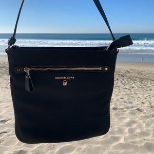 Michael Kors Kelsey Large Crossbody Black